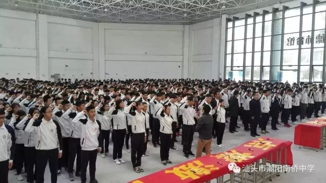 潮阳不少中学校服闪亮登场真的太好看啦