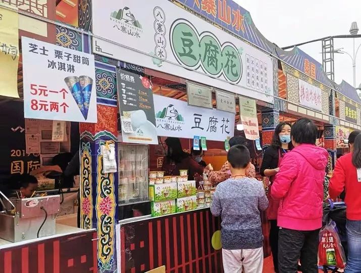 2019南宁·东南亚国际旅游美食节迎来开展的第2天,南宁华南城华南大道
