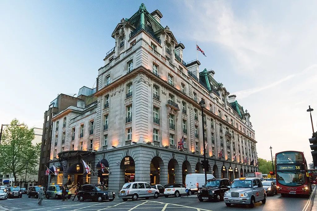 近期,英国百年奢华酒店 伦敦丽兹(the ritz london)正在挂牌出售的