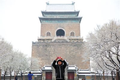 雪趣满京城：北京今冬初雪“准时”赶到