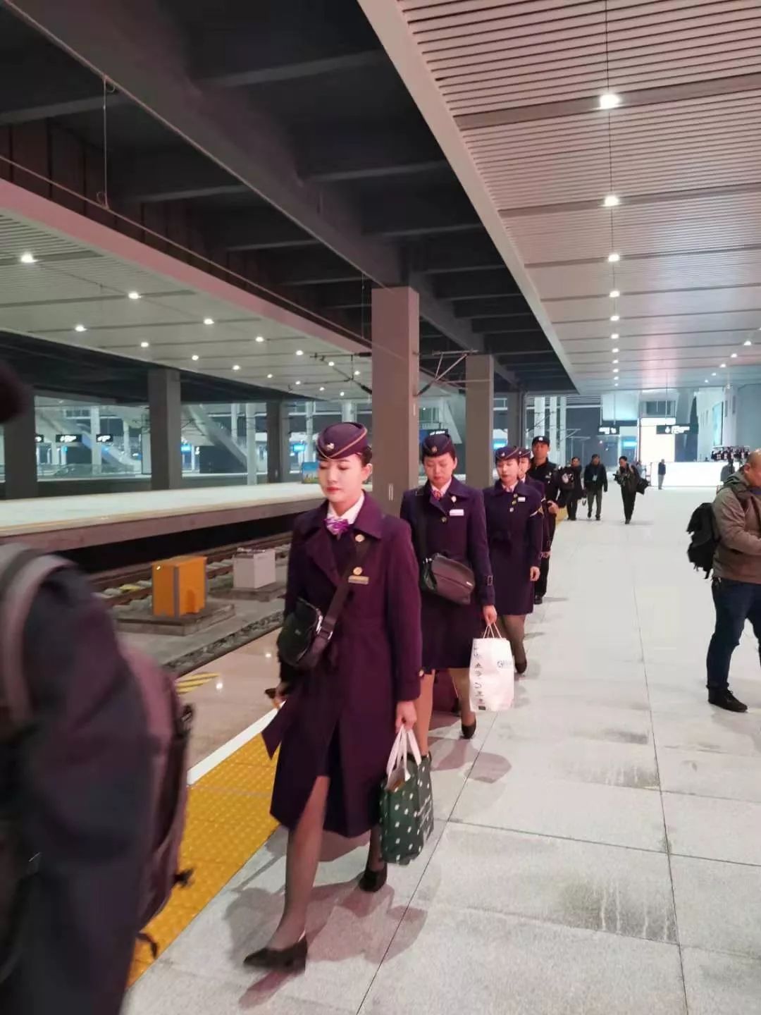 刚刚高铁g7787次列车抵达合肥视频多图直击