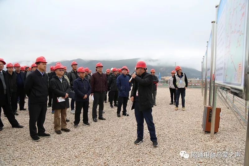 陆雪松一行还深入宜昭高速北闸互通建设现场,都香高速鲁甸互通建设