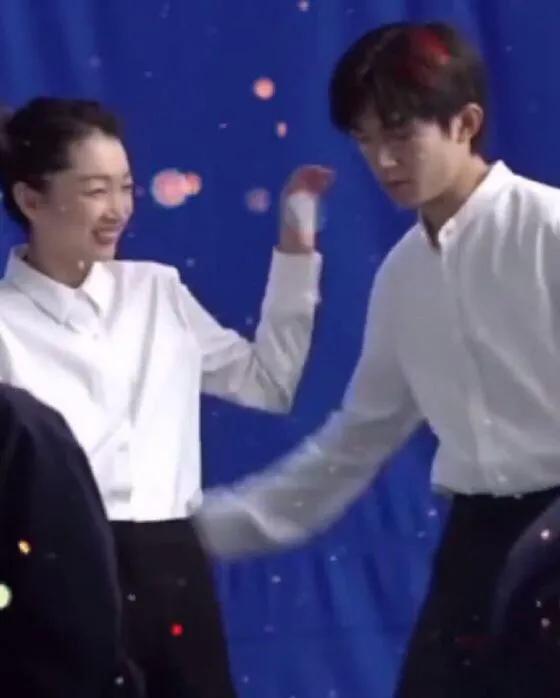 易烊千玺周冬雨新料 fc4a3a1164a8414981967e2375f5f5f8.jpeg