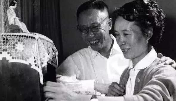 「弟弟」亲弟弟却很争气，生下的儿子都是国家栋梁，溥仪一生无儿无女