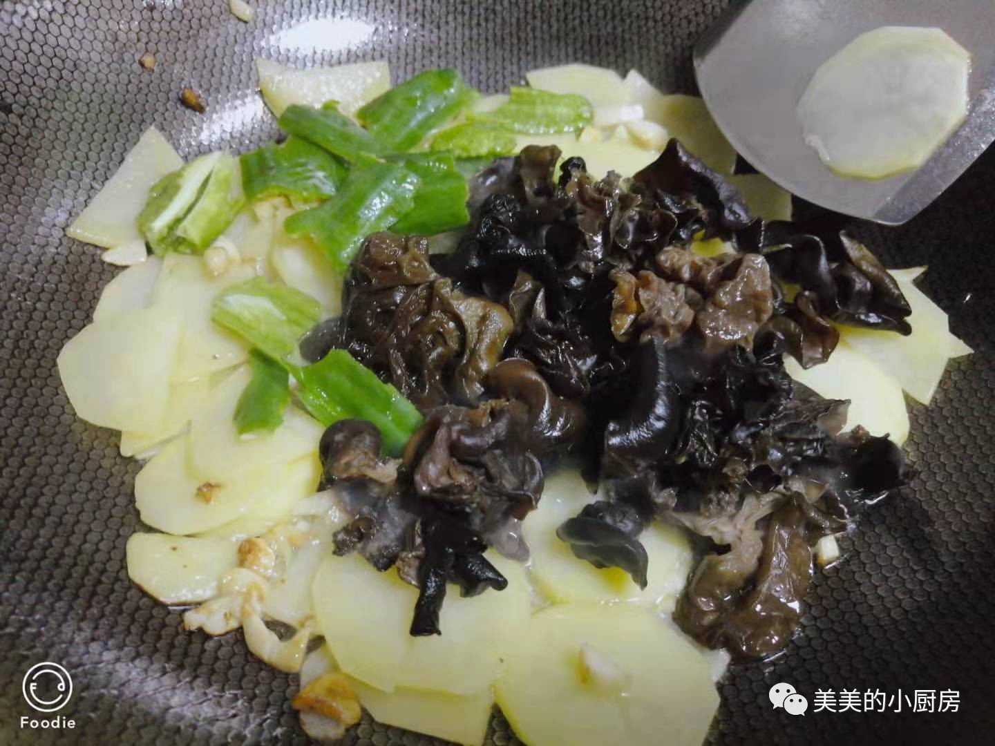 小孩子可以吃木耳么 2879c42b8b4d41b098da579dae80b693.jpeg