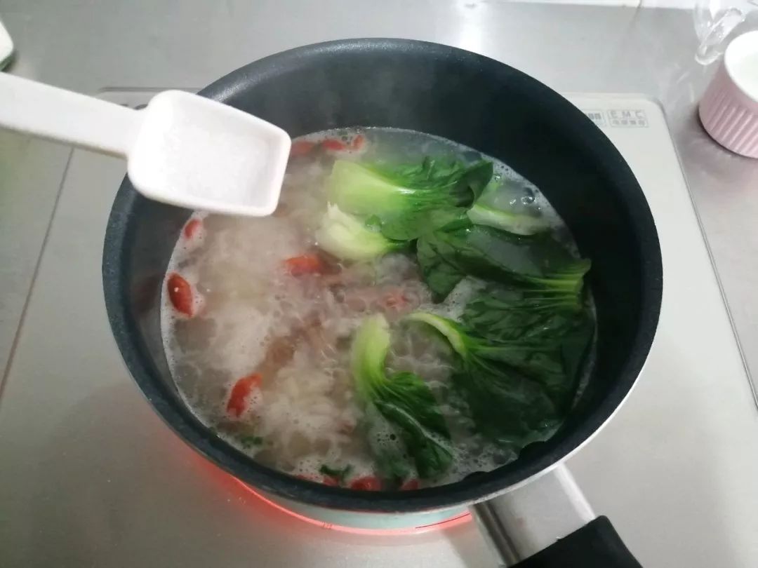 如何简单快速的做一道汤 2ee912f4ed064822bc40c15906118f8a.jpeg