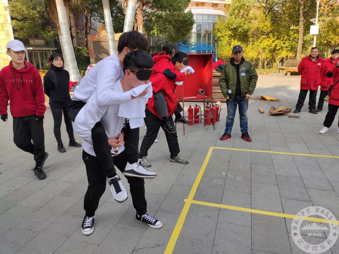 点燃激情 成就梦想 ！高一（1）、（2）班羽毛球、乒乓球友谊赛精彩纷呈 - 本部校区新闻 - 北京十二中联合总校