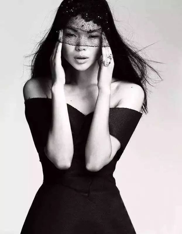 如何成为一名国际超模女博主 43de7b7c227c43719fd4a2e370fe68f1.jpeg