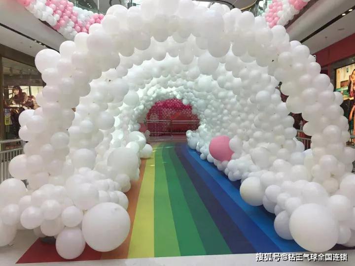 城堡气球大爱心布置商场创意美陈