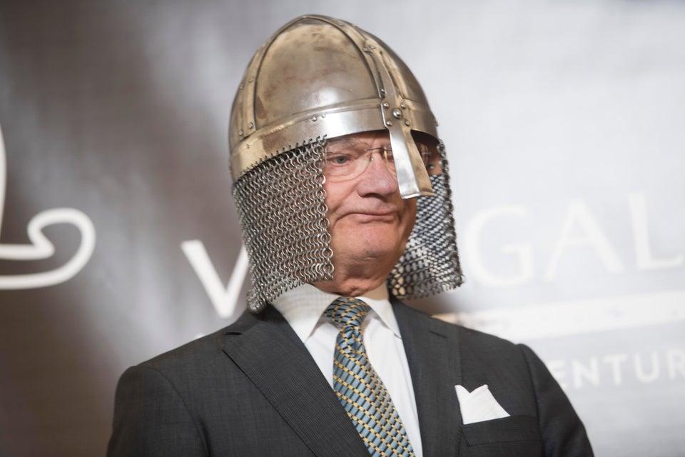 73歲瑞典國王超怪穿搭癖好，超愛帶兔耳朵!穿西裝也要搞怪 熱門 第8張
