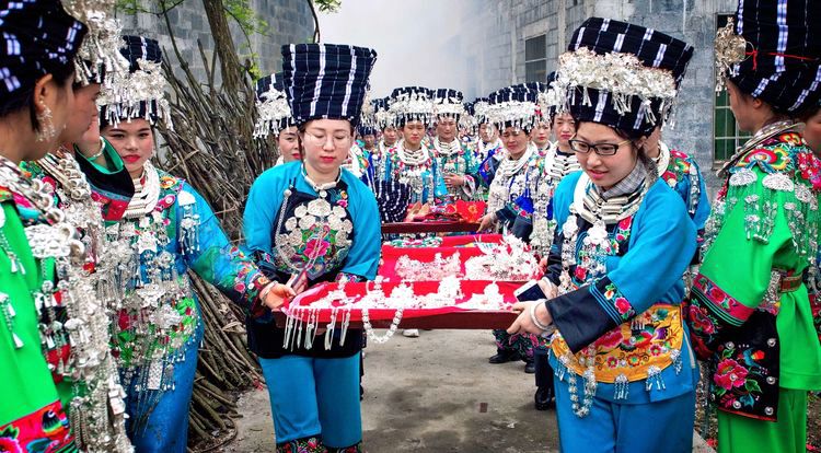 贵州苗族婚纱_贵州苗族服装