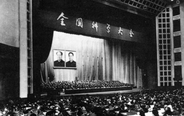 1978年全国科学大会极大激发了公安机关技术人员的科研热情,在指纹