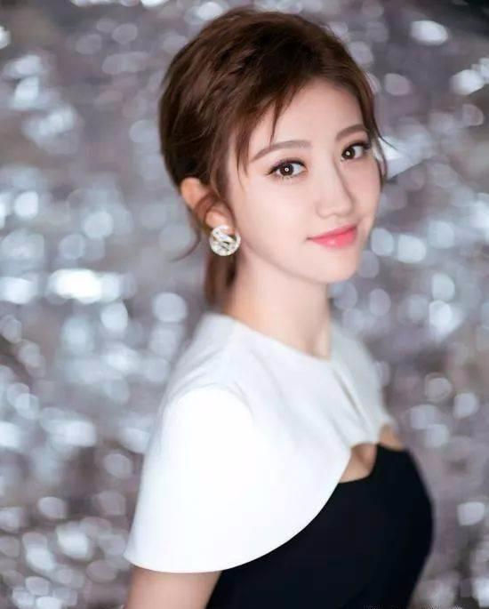 女星笑容,景甜李倩毛晓彤唐嫣唐艺昕古力娜扎陈妍希,谁最甜美?