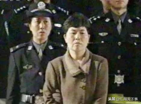 (张君情妇 秦直碧) 营业厅的女职员面对突如其来的血案勇敢的按下