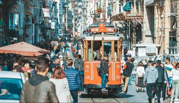 大榭街道gdp_夜晚街道图片(2)