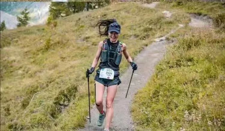 巾帼不让须眉!越野女王-大宝连续三届蝉联tnf100莫干山女子冠军