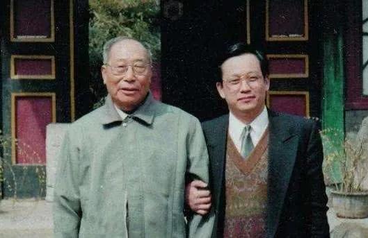 「弟弟」亲弟弟却很争气，生下的儿子都是国家栋梁，溥仪一生无儿无女