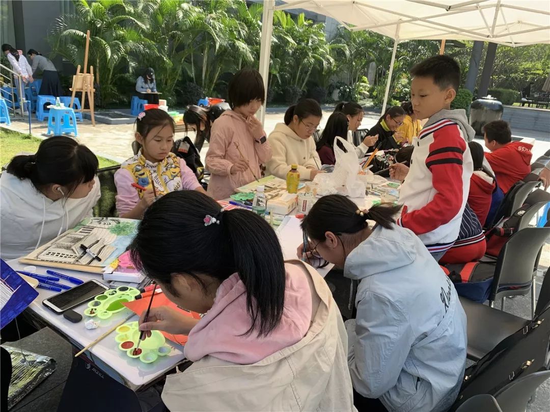 广州市6家青少年宫及艺术中心的师生在领馆内进行写生及创作活动