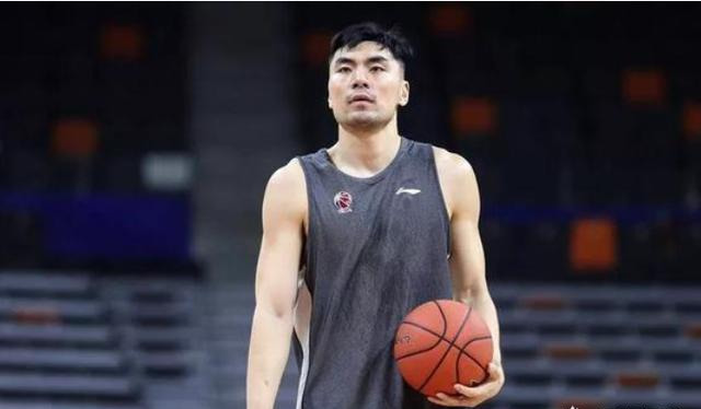 李晓旭状态下滑厉害该被弃用家境殷实二哥完全可以不打球