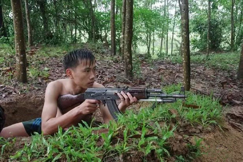 原创越南特种兵全是肌肉男:携带中国造武器,寒冬渡河突袭 .