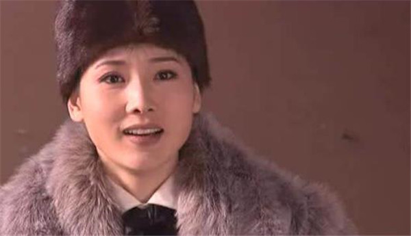决定跟着白景琦就再也不肯回头,初期杨九红确实在努力做一个贤妻良母