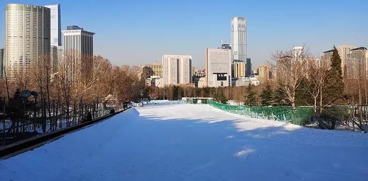 劳动公园冰雪乐园12月下旬准备开滑!孩子们准备滑雪啦~_雪场