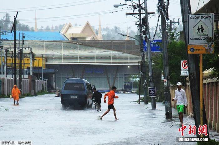 机场关闭、民众撤离台风“北冕”侵袭菲律宾