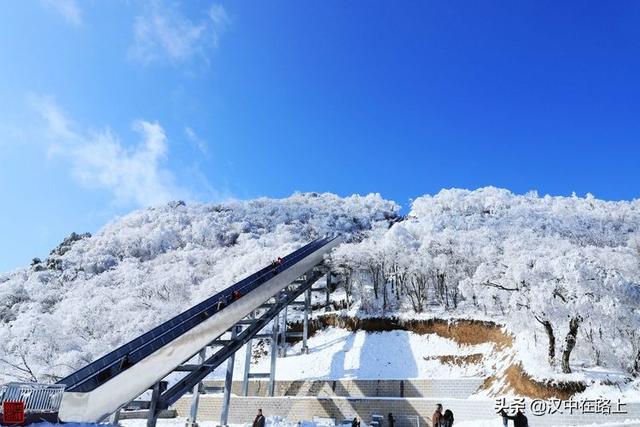 远眺龙头山滑雪场作者:美篇@古洋州人返回搜狐,查看更多