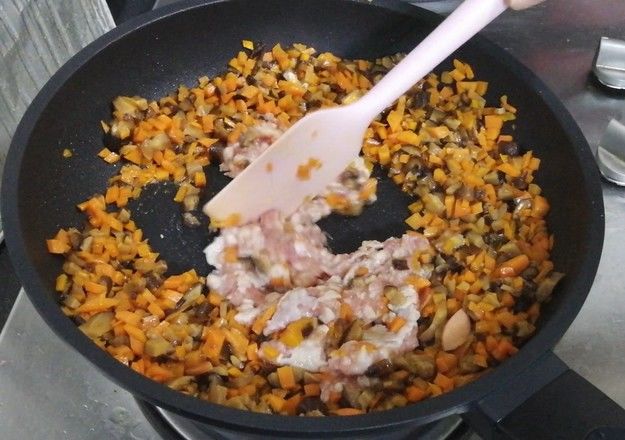 米饭加多少水比较干 6133de5dc25146409c7974823a061efe.jpeg