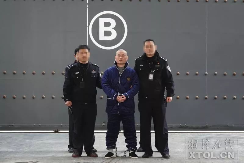 男子杀防疫人员被执行死刑
/男子刺死防疫人员被判死刑 男子杀防疫人员被执行死刑
/男子刺死防疫人员被判死刑