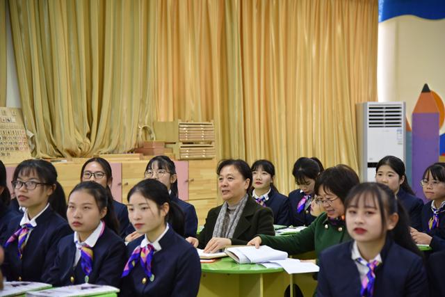 上午10时许,雷筱芬来到芳泽楼201教室,参加18幼教2