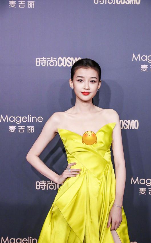 热巴,孙怡红毯太婀娜,李小冉变女爵士,但都输给了120斤的王菊