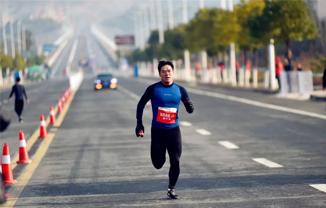 卓越东风幸福东风就会离我们越来越近作者:龙际礼 刘鸿飞 蔡骏 张启光