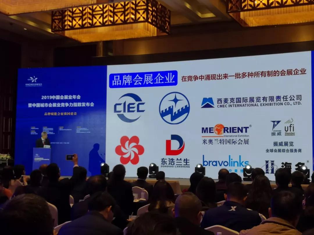 澳门和深圳经济总量_澳门烟价格表和图片(2)