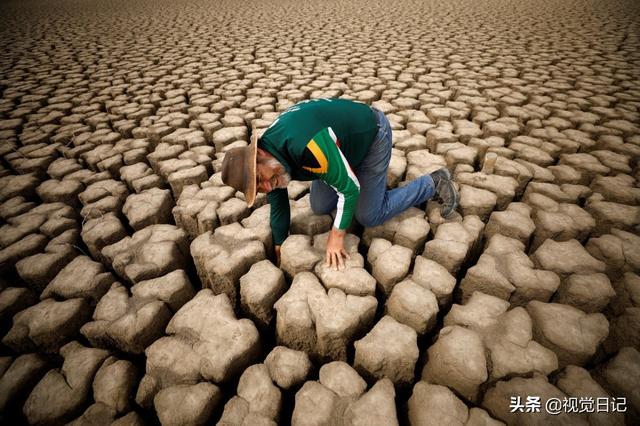 南部非洲的卡鲁地区一直缺水,但如今该地区的居民在一个多世纪中经历