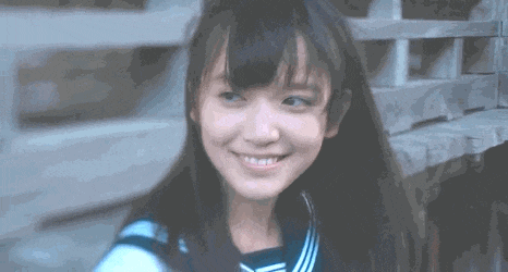 姑娘笑的好迷人,我深深的被迷住了