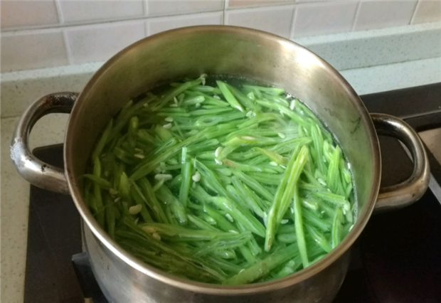 干豆角丝怎么保存不生虫 098708e7ef134138a6c5a3c71fd7af83.png