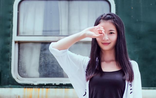 比较大气的女人 141437bd233e40f0834b301ad2eca060.jpeg