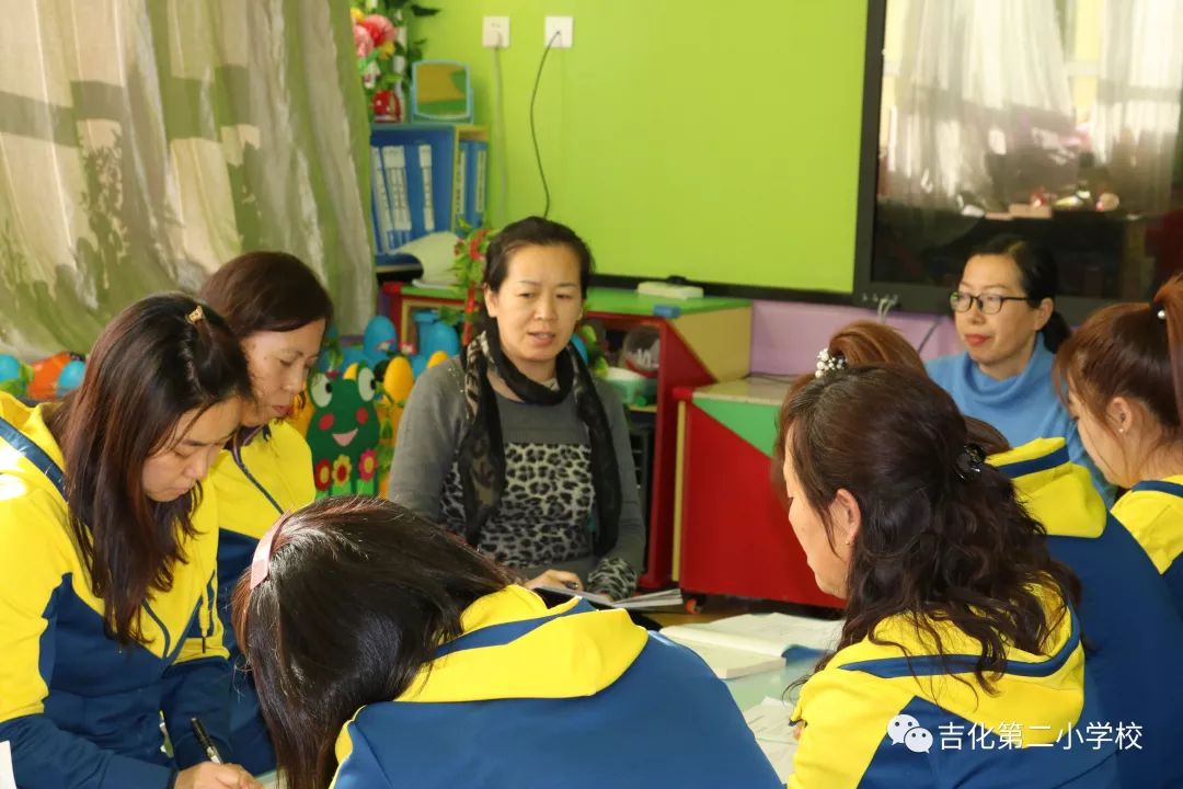 《吉林省托儿所幼儿园卫生保健管理规范》和吉林市龙潭区妇幼保健院托