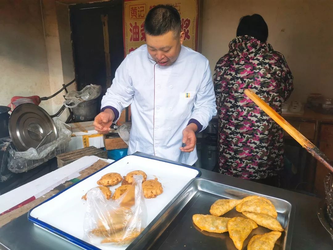 玉器街油墩子想想就忍不住馋意爆发街角巷口的爷爷奶奶炸油墩子这些的