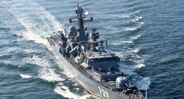 在亚丁湾“海盗出没”海域俄海军为商船队护航