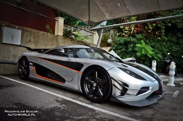 科尼塞克koenigseggone1