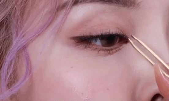 什么时候开始有假睫毛 57305c6a02314a098cc52d3b7e812a36.gif