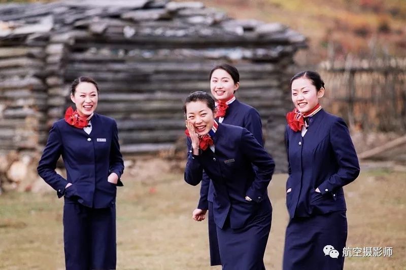 摄落日倩影 任春山/摄国航,上航加入星空联盟 宋鹏/摄航展上的空乘们