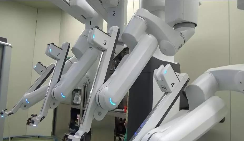 【达芬奇机器人】我院面向全省百余家协作医院进行第四代达芬奇机器人