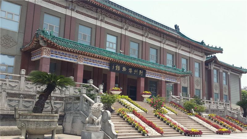 1983年12月,湖北省荆州博物馆接到群众举报,说在江陵