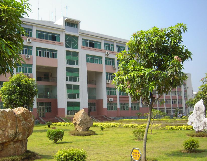 英德市第一中学创办于1978年,是广东省一级学校.