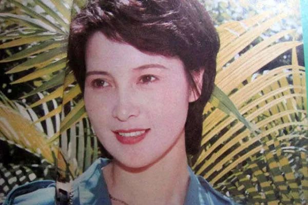 (李小璐的妈妈张伟欣;上世纪80年代,张伟欣的名气可一点不逊色于如今