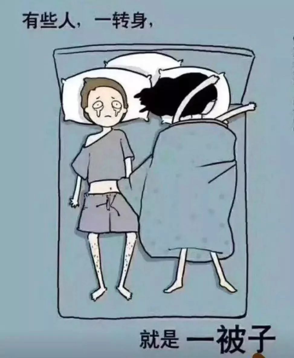 听说情侣们睡觉的时候 很多都是男生抱着女朋友睡觉 把手放在她的头
