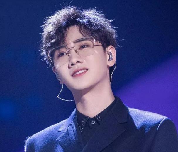 汪苏泷太真实了,问 最想跨界做什么 答 跨界做富二代